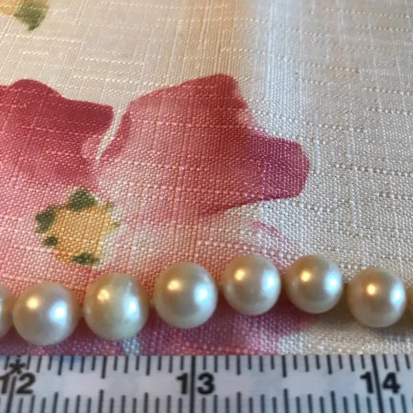 MACYS- AUTHENTIC MATCHED PEARLS, GOLD BEAD SPACERS AND FACETED CRYSTAL NECKLACE - Picture 7 of 16